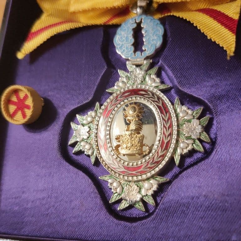 【激レア 美品!】勲六等宝冠章 明治勲章 略章 化粧箱入 本物保証　地1