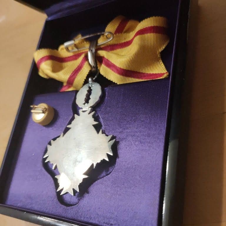 【激レア 美品!】勲六等宝冠章 明治勲章 略章 化粧箱入 本物保証　地1