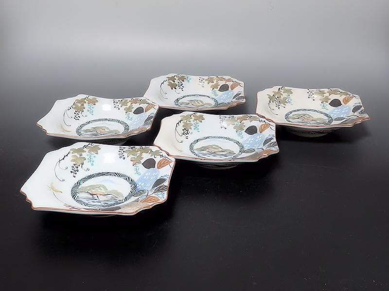 九谷　色絵　草花に蝶の図　角皿　5枚　D597A- BCp