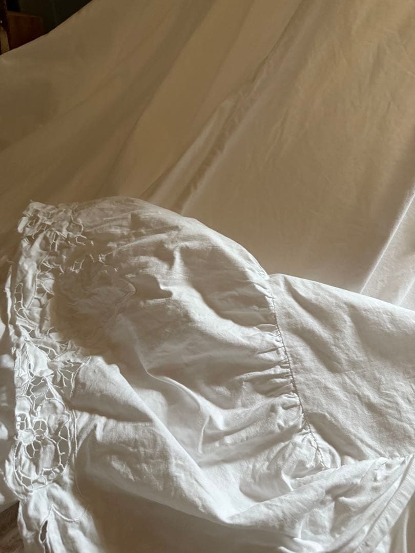 SALE❣️フランスアンティークஐ⋆*フリフリ花柄刺繍のベッドカバー