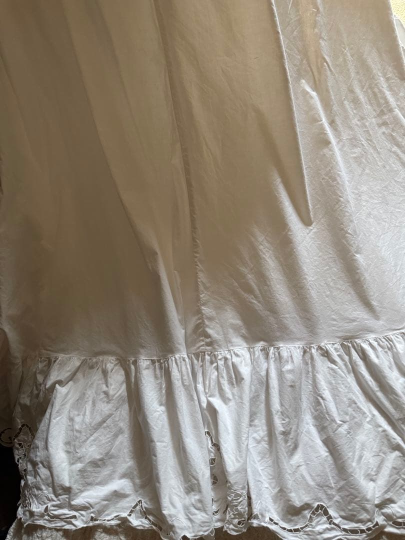 SALE❣️フランスアンティークஐ⋆*フリフリ花柄刺繍のベッドカバー