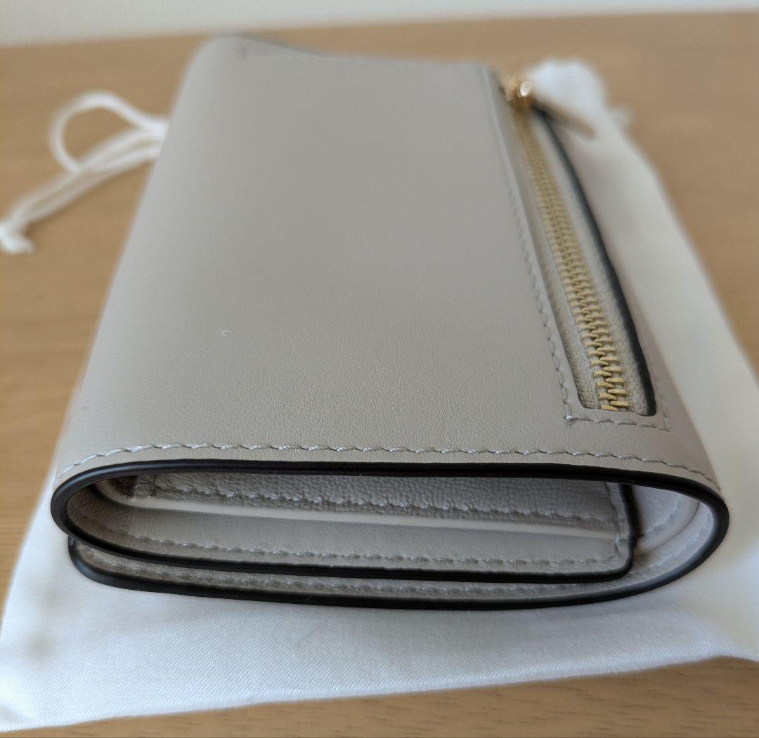 新春セール【新品・未使用】FURLA折り財布