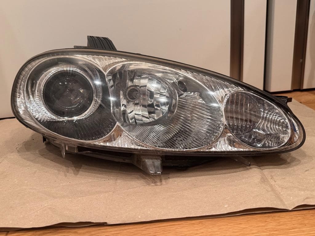 マツダロードスターNB後期型標準ヘッドライト右側