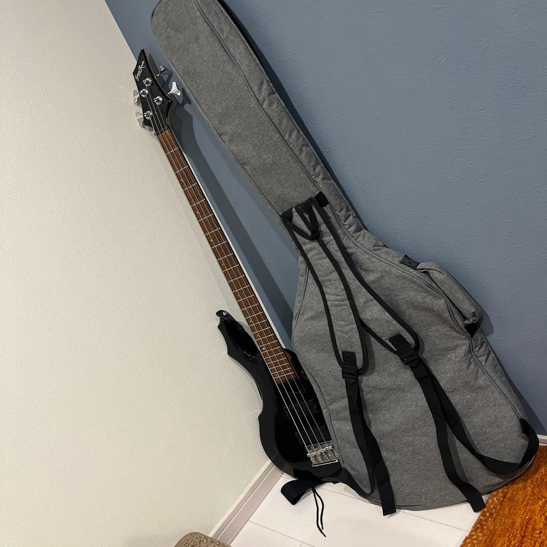 GrassRootsブラック エレキベース （肩ベルト・ソフトケース・コード付）