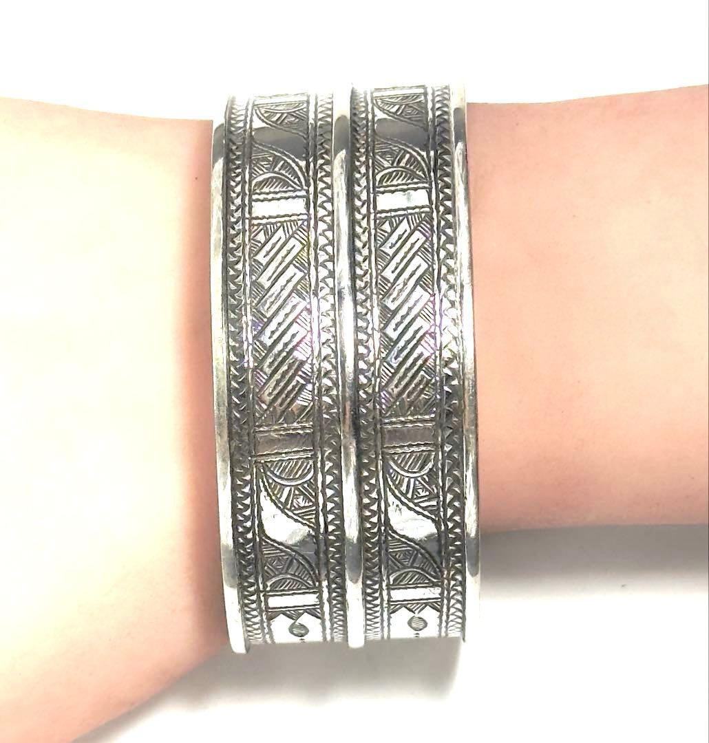 トゥアレグ族　ハンドメイド　シルバーバングル