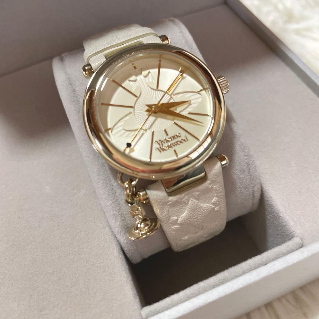 【美品、希少】ヴィヴィアンウエストウッド　腕時計　オーブチャーム付き　箱あり