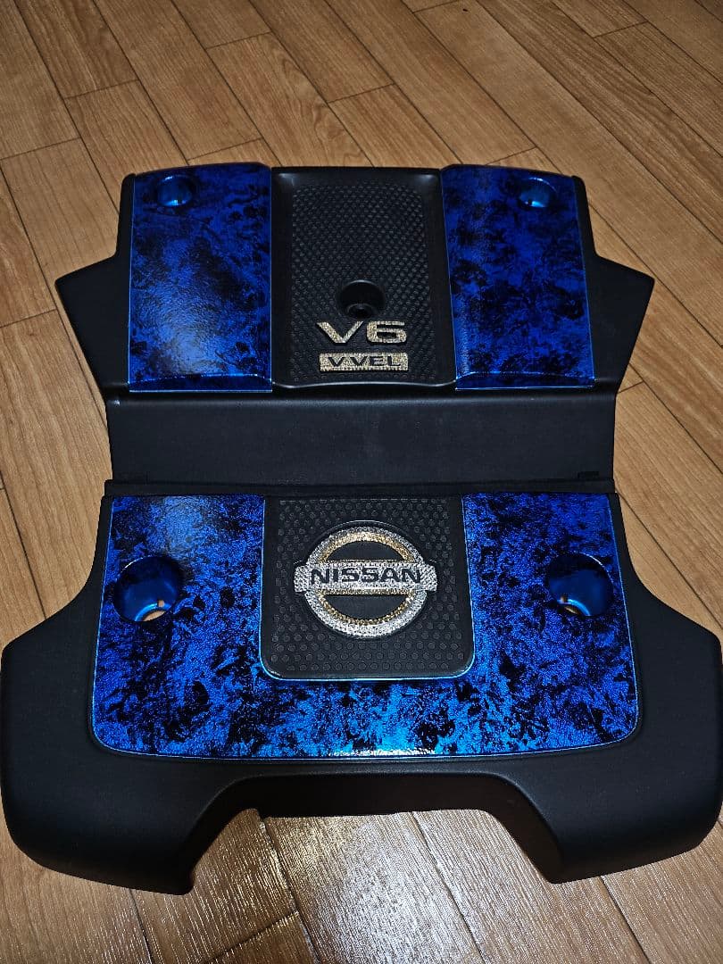 Z34　エンジンカバー　ラップ塗装　エンブレム　スワロフスキー加工