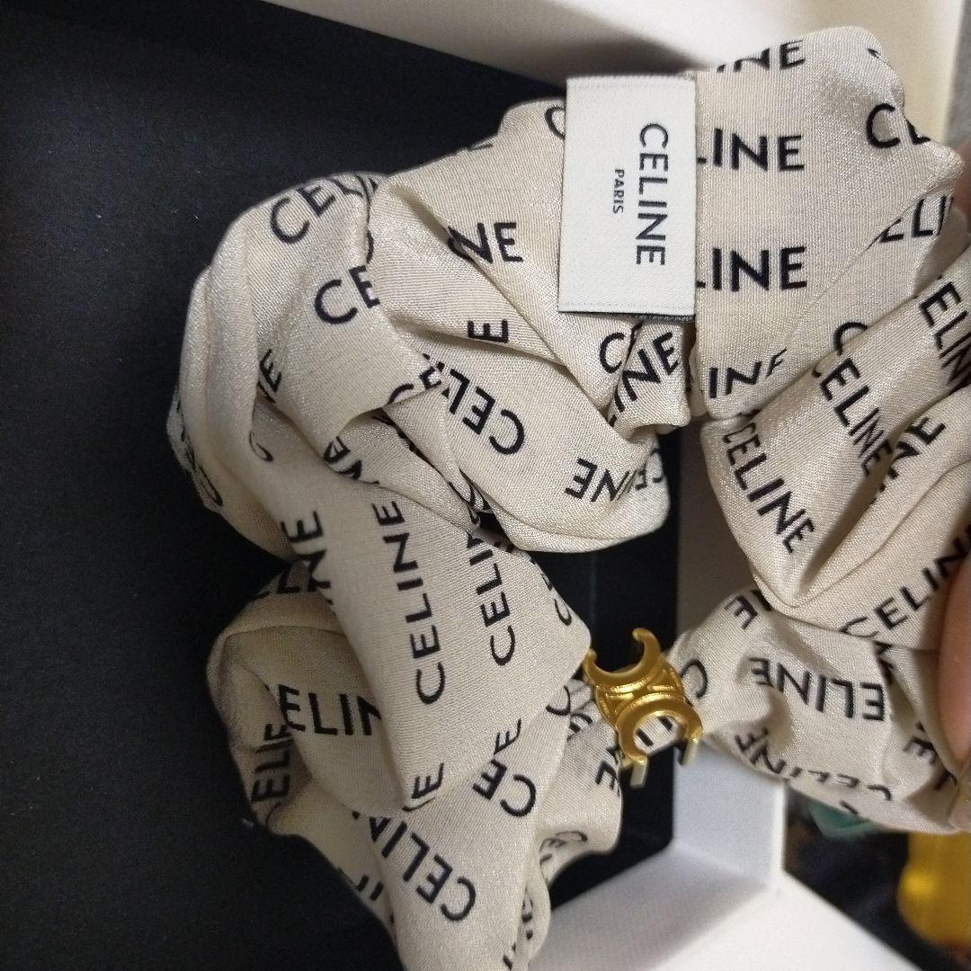 CELINE ロゴ入りシルクブローチ