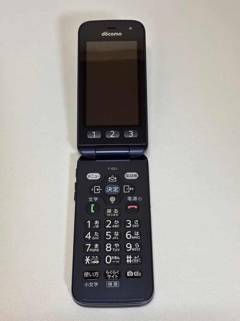 docomo らくらくホン F-02L 黒 折りたたみ式 ガラケー