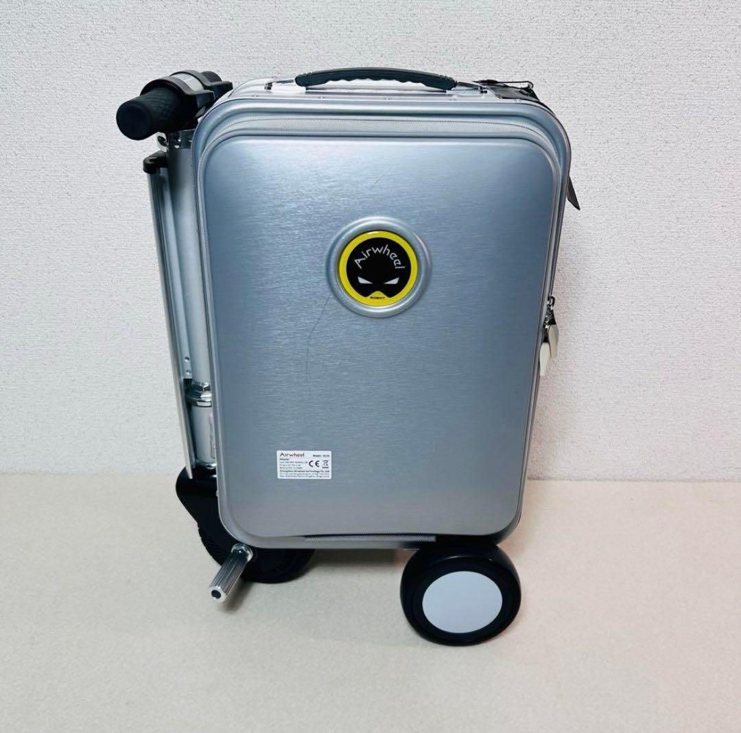 【美品】乗れるスーツケース　Airwheel SE3S シルバー