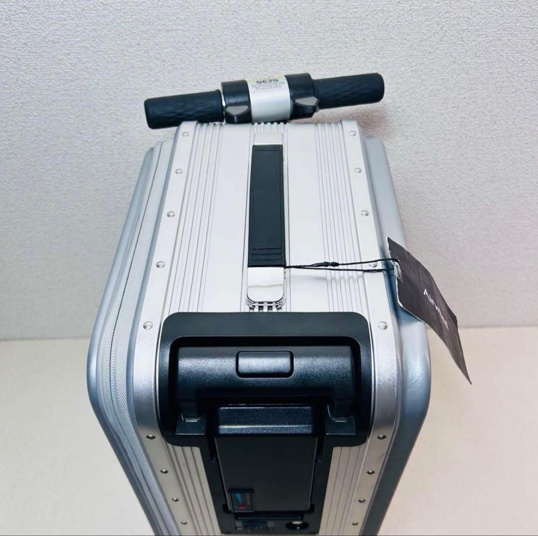 【美品】乗れるスーツケース　Airwheel SE3S シルバー