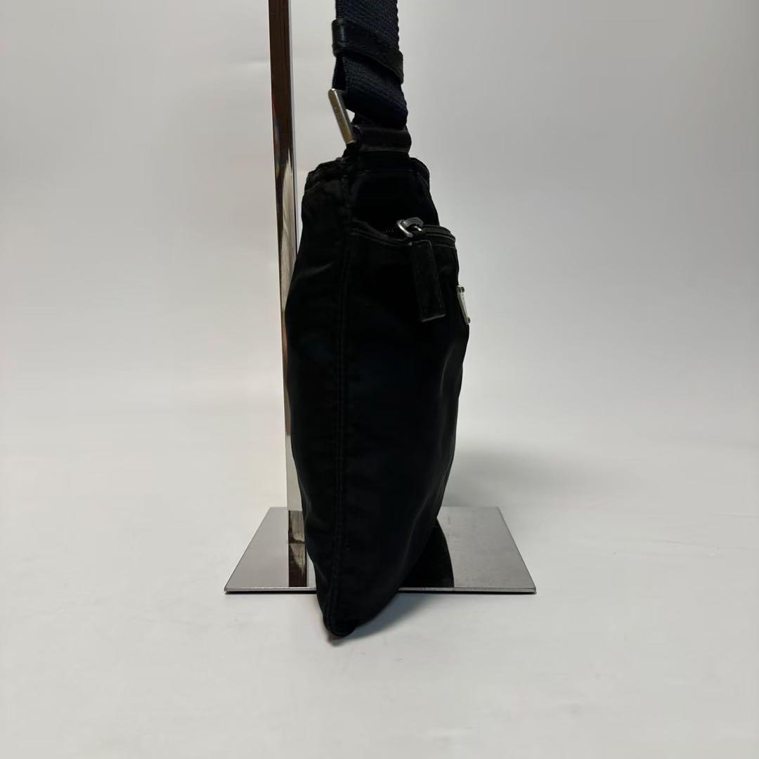 専用o37【美品】プラダ　三角ロゴナイロン　ブラックショルダーバッグサコッシュ.