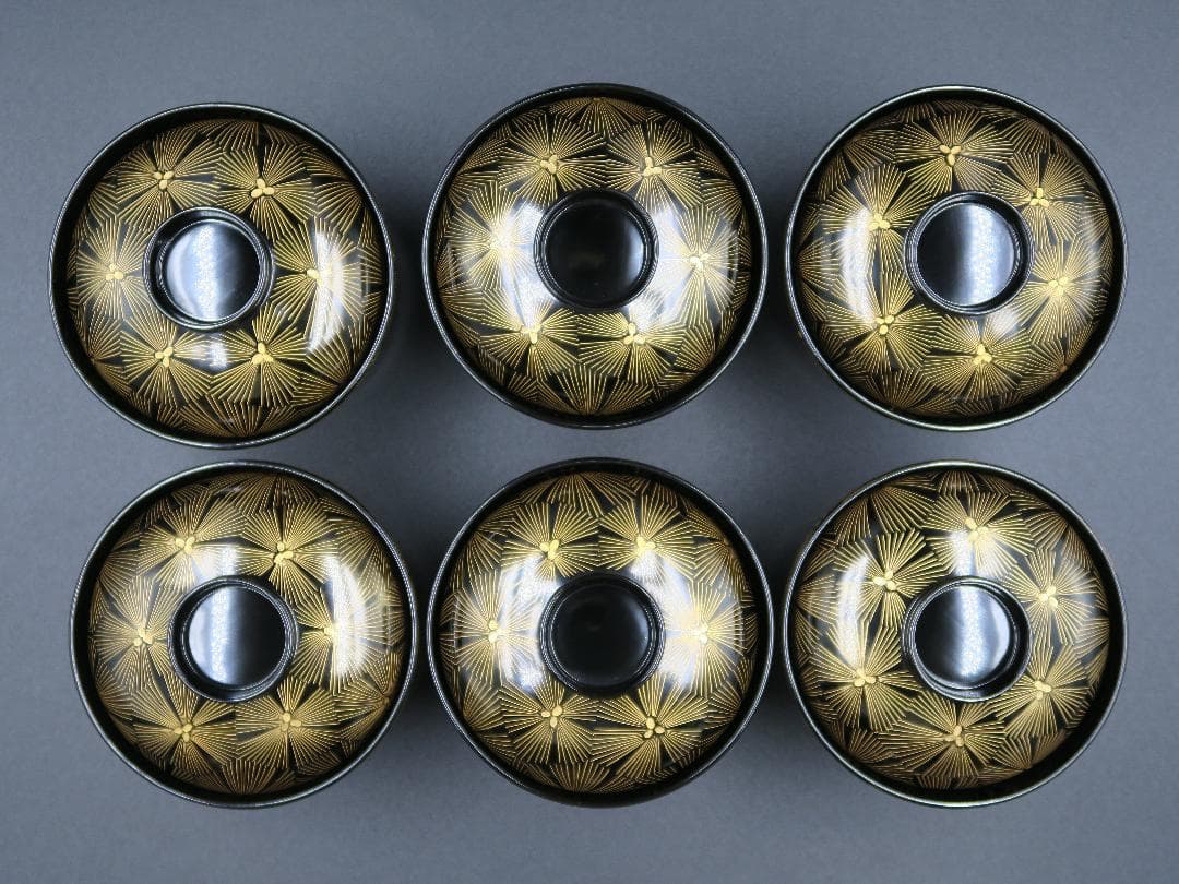 【輪島塗】亀甲松沈金 三段重 重台 天然木 共箱 亀甲松沈金 吸物椀 六客 箱無