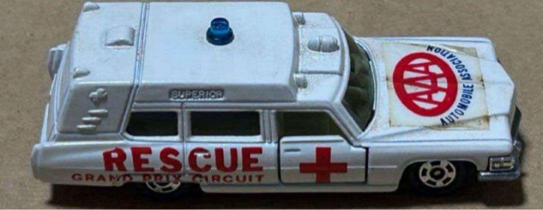 トミカ キャデラック 救急車 アンビュランス