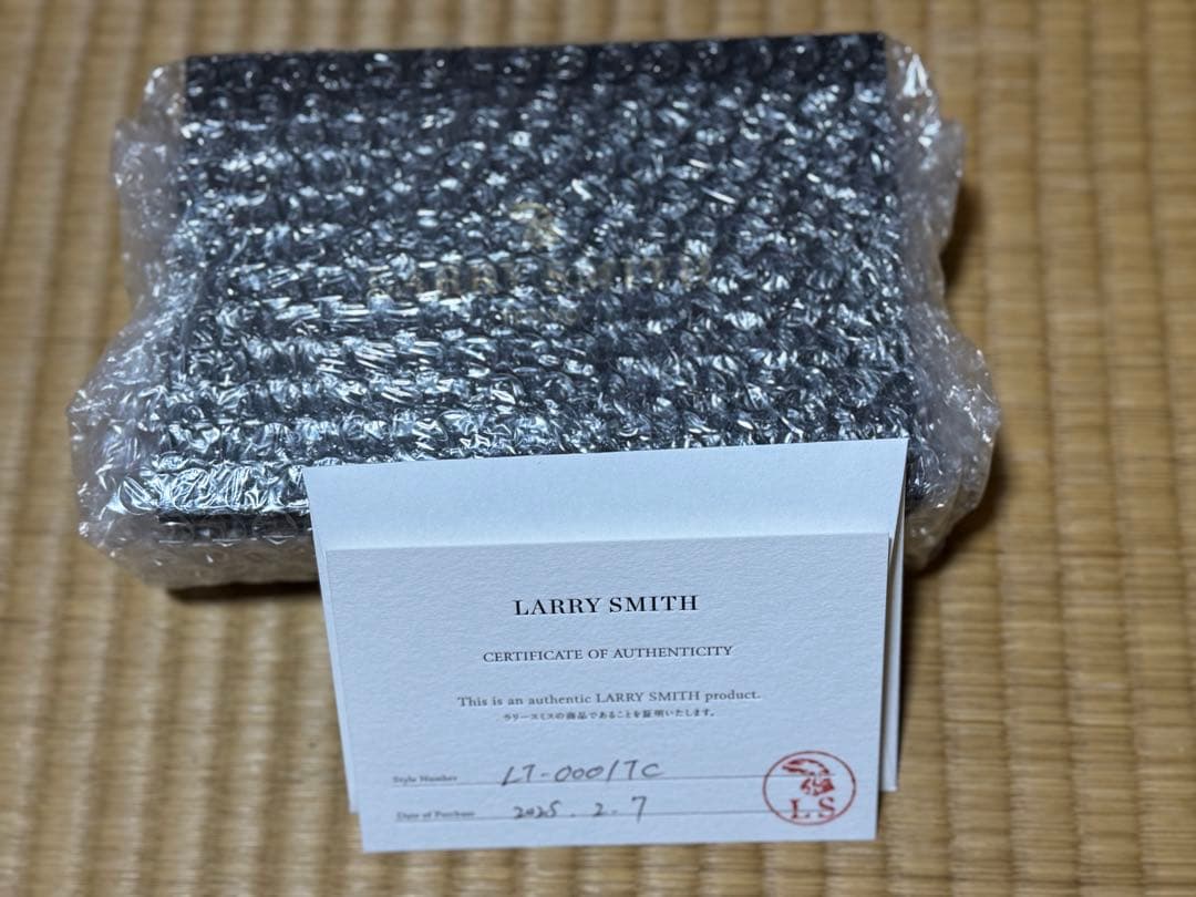 LARRY SMITH ブラックレザー二つ折り財布　新品、未開封、ラリースミス