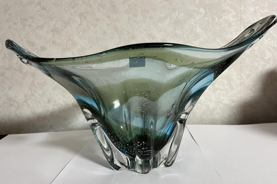 津軽びいどろ　青緑色の流線型ガラス花器