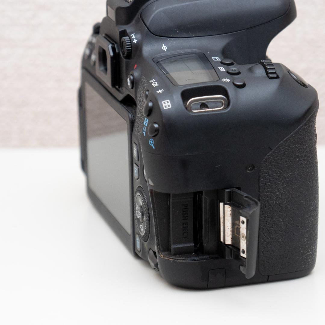 Canon EOS 9000D デジタル一眼レフカメラ