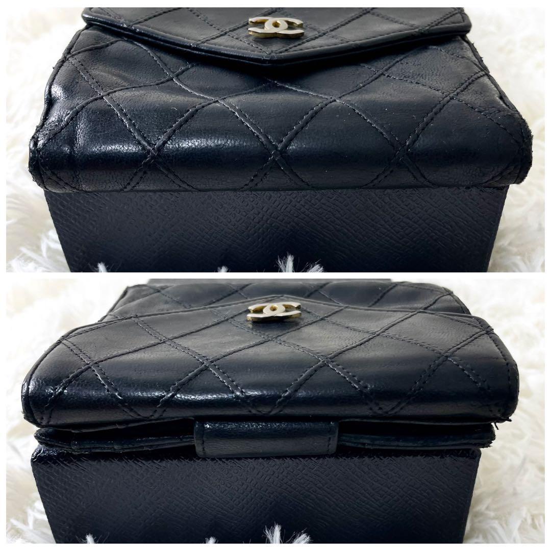 シャネル　CHANEL 二つ折り財布　ココマーク　ブラック　黒　レザー
