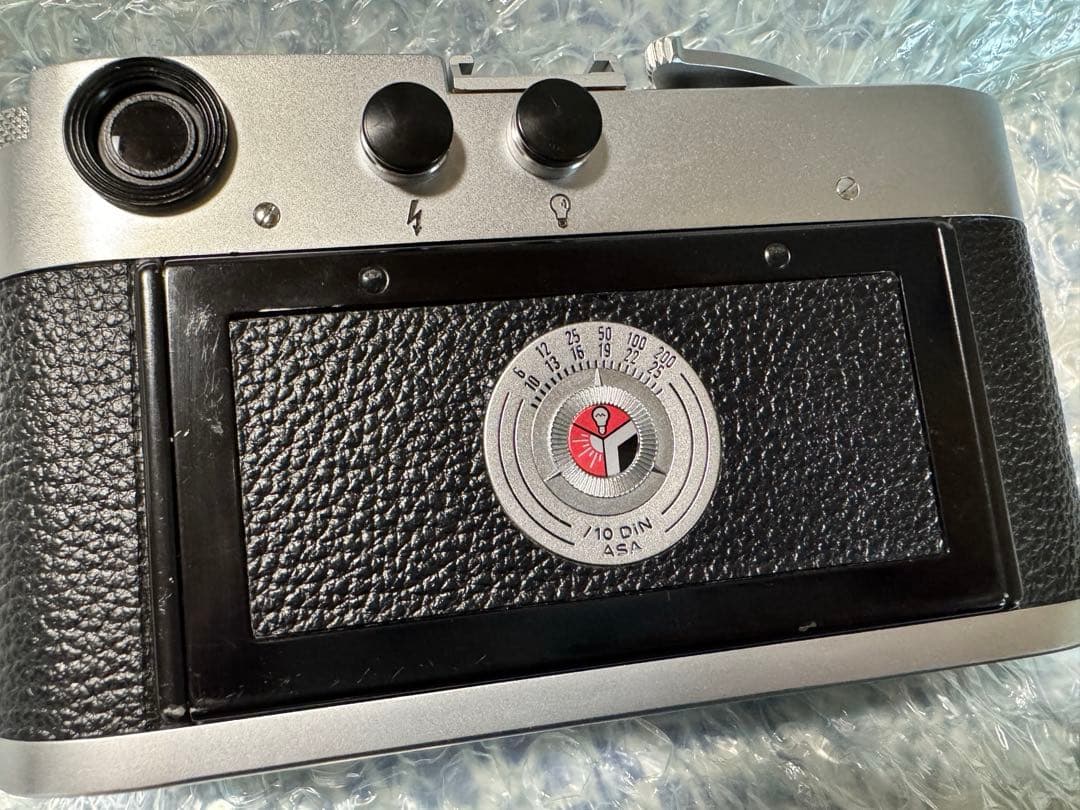 Leica M3 フィルムカメラ 本体とレンズキャップ