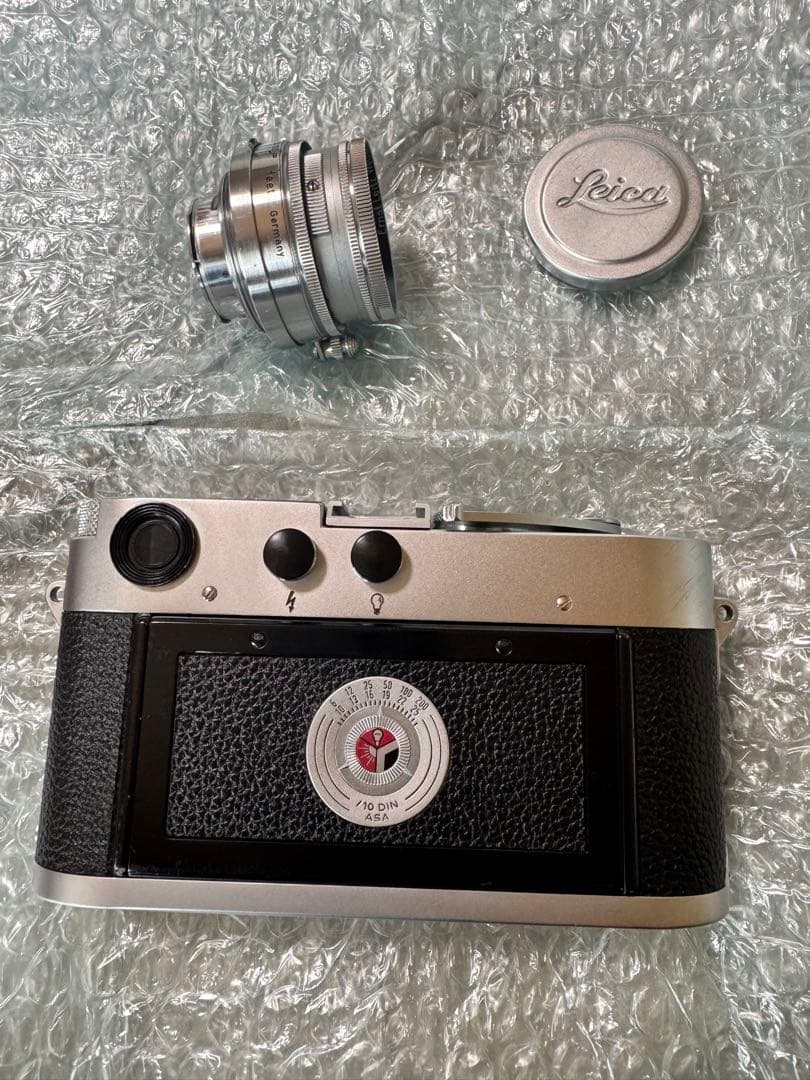 Leica M3 フィルムカメラ 本体とレンズキャップ