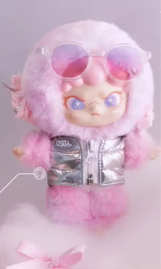 ポップマート海外限定新品‼️DORA TNTSPACE ぬいぐるみ