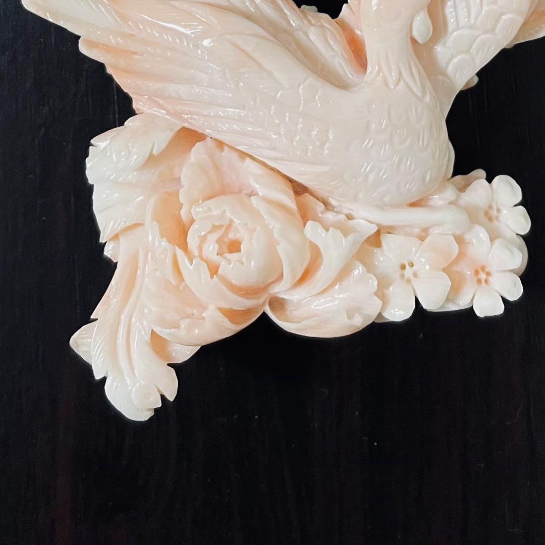 本珊瑚　珊瑚置物　手彫り　　珊瑚彫刻　桃珊瑚　鳳凰　帯留め　宝石珊瑚　重さ76ｇ