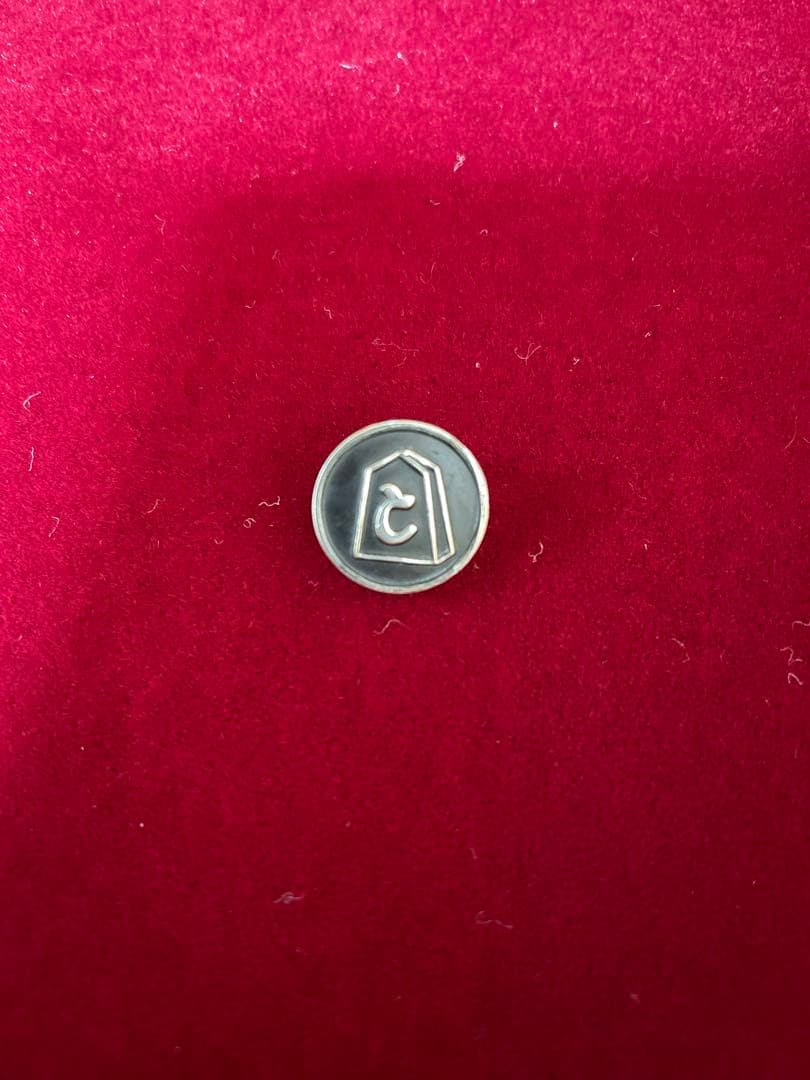 日本将棋連盟　棋士バッジ　と金バッジ