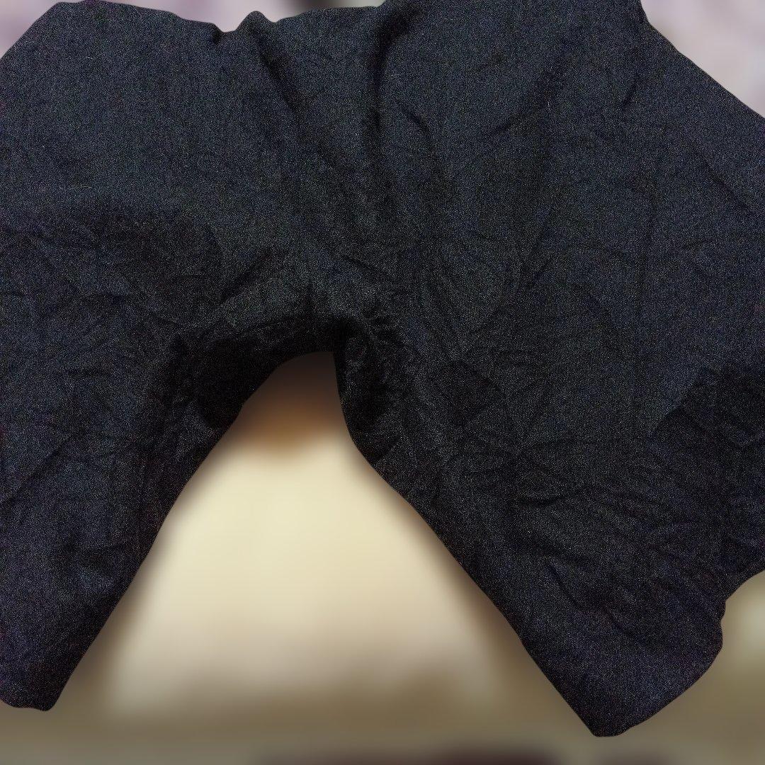 黒いガウチョパンツ ゴム入りウエスト ボタン付き　シワ加工　ワイズ