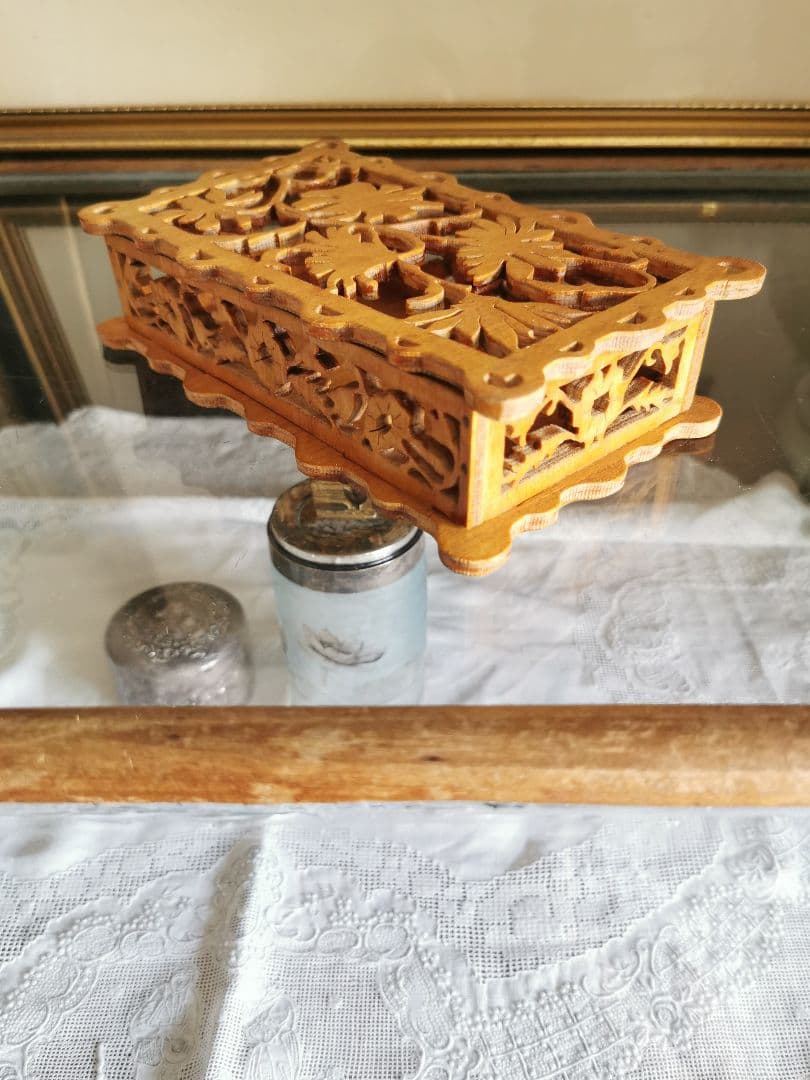 アンティークベルギー 透かし五面草花紋彫 木製小箱 小物入れ アール・ヌーヴォー