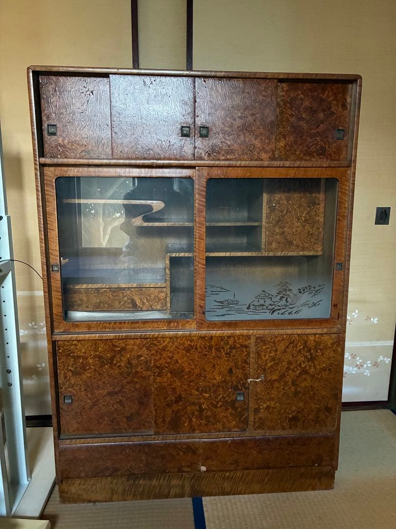 木製茶色箪笥 ガラス扉付き