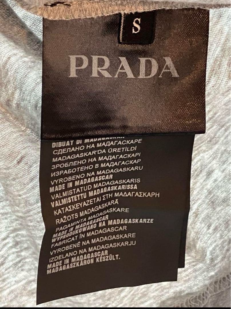 【未使用】PRADA プラダ　グレー Vネック Tシャツ Sサイズ