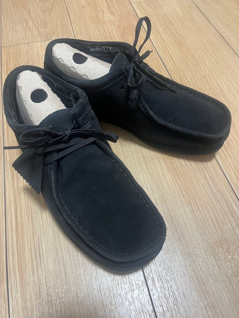 シュプリーム クラークス Supreme x Clarks Wallabee