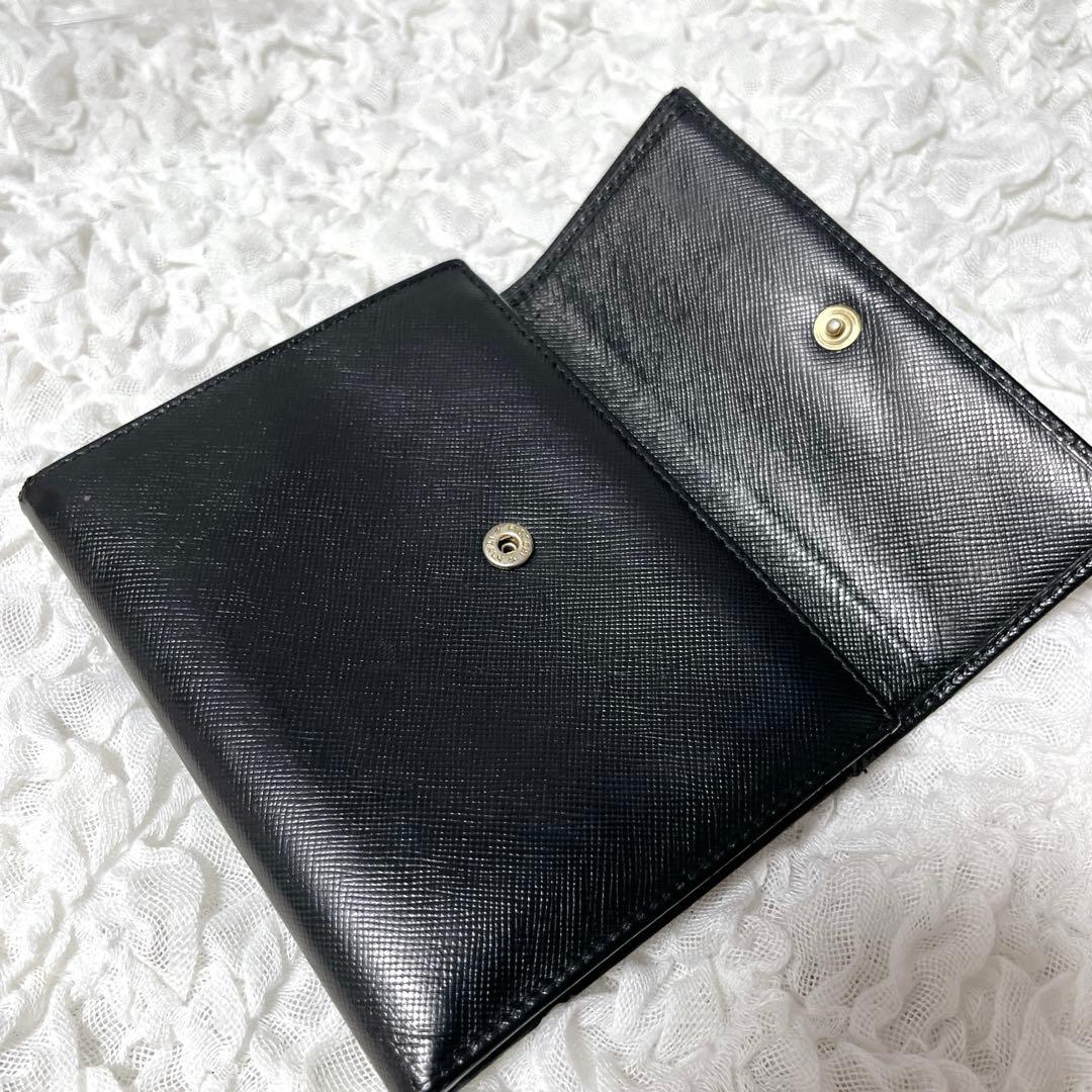 美品✨プラダ　三つ折り財布　サフィアーノ　レザー　三角ロゴ　プレート　ブラック