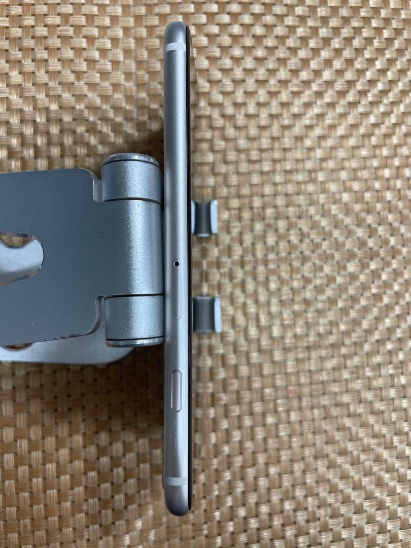 iPhone SE 第3世代 128 GB スターライトSIMフリー【4390】