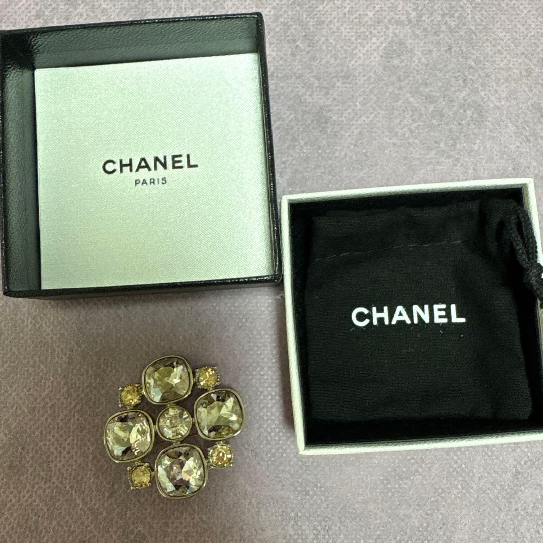 CHANEL ココマーク花型クリスタルブローチ