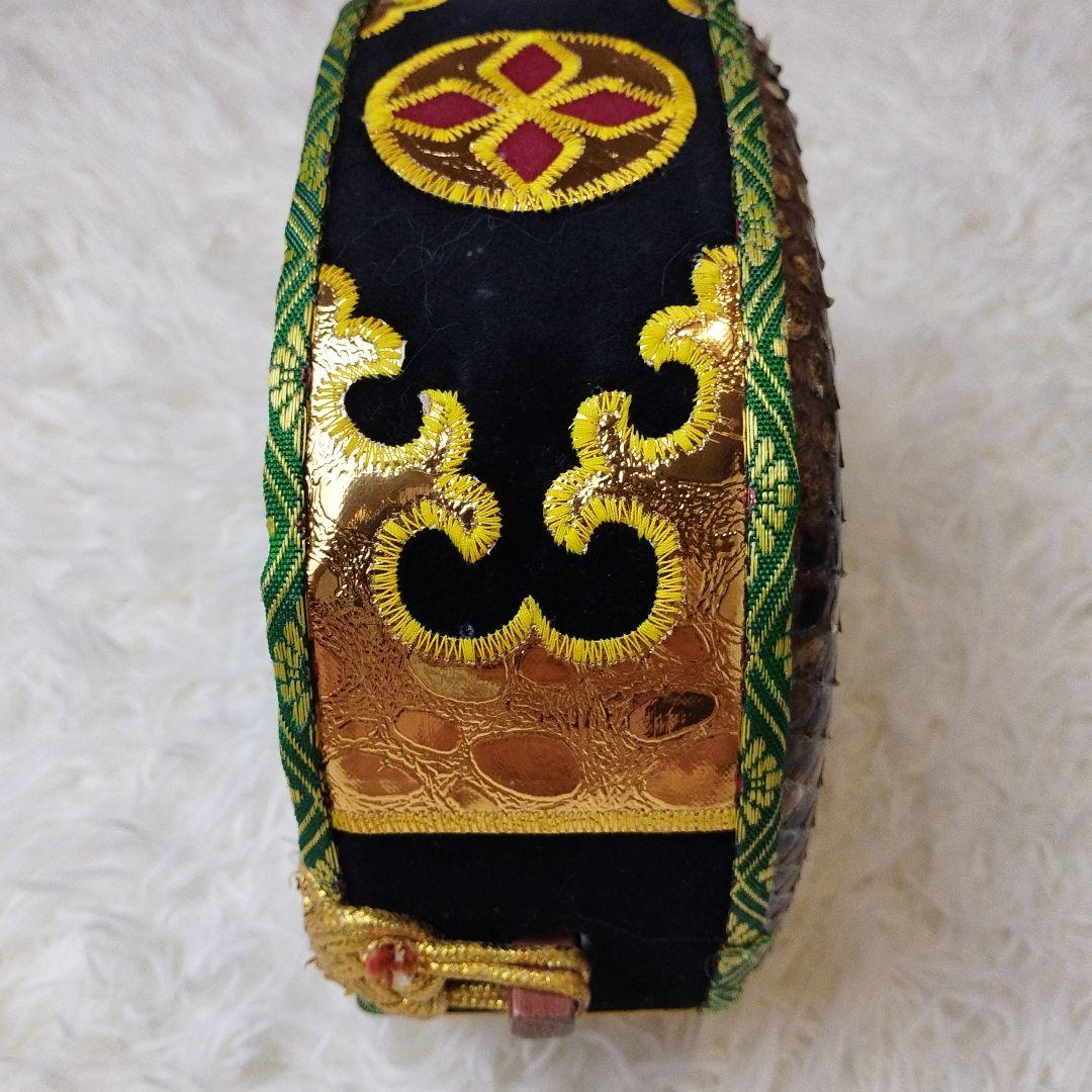 沖縄三線 蛇皮 本皮 強化張り 真壁型 ハードケース 鍵付 黒塗り