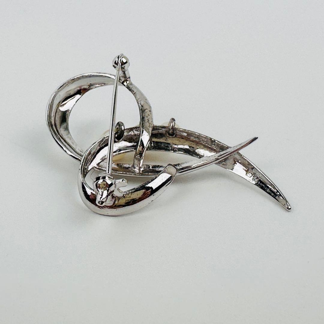 タサキ パール付きシルバーブローチ　コサージュ　アクセサリー　ロゴ