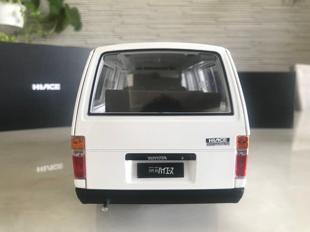 プライスダウン！トヨタハイエース1/18 TOYOTA H50 White