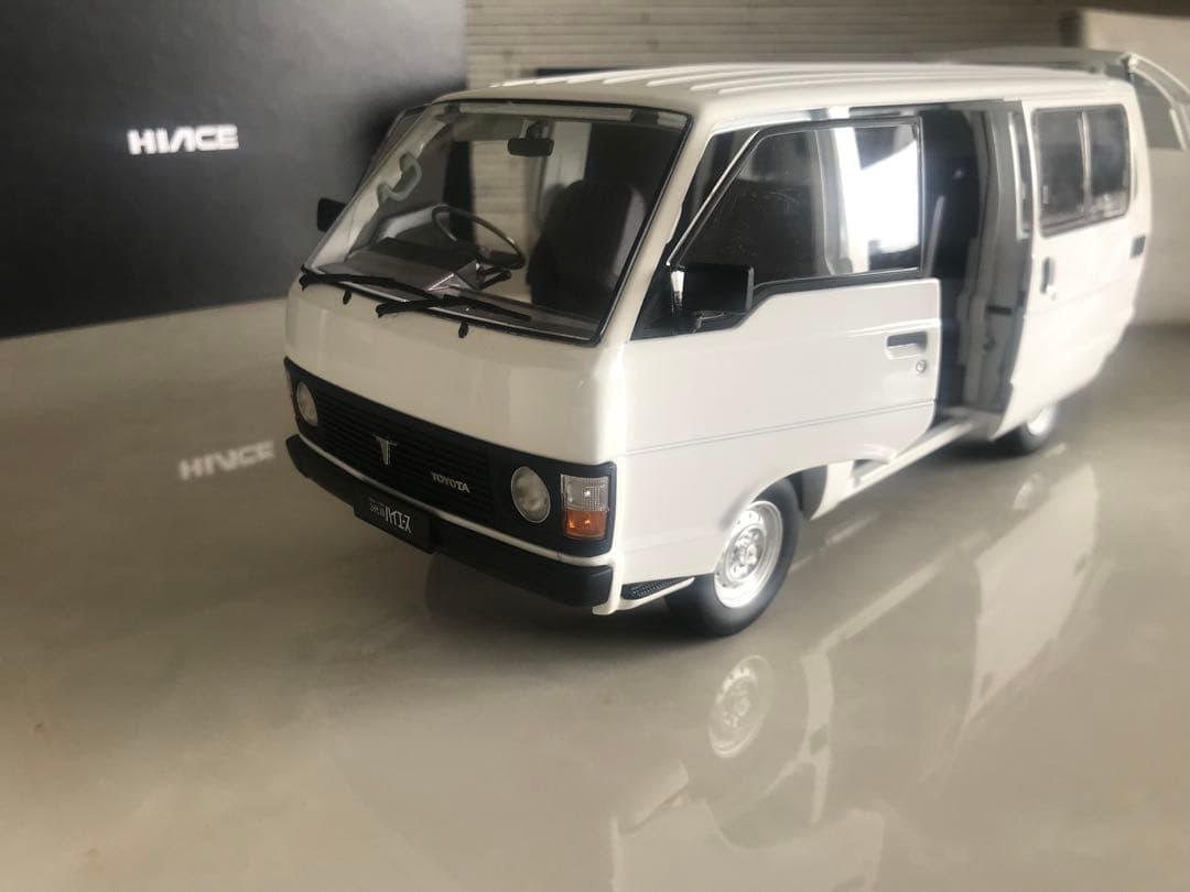 プライスダウン！トヨタハイエース1/18 TOYOTA H50 White
