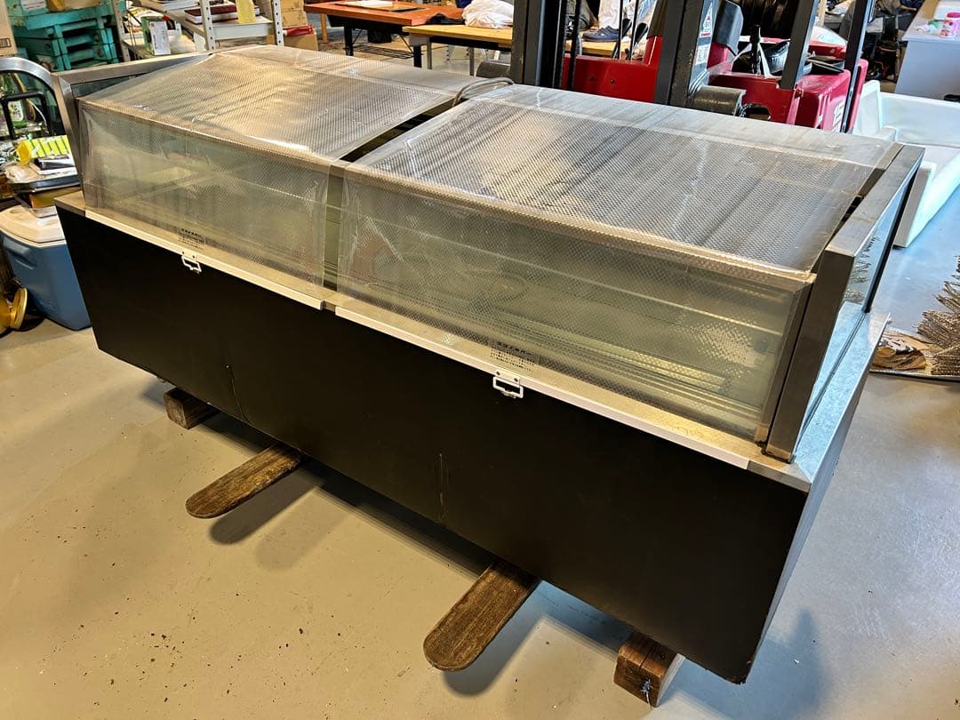 業務用ディスプレイ冷凍庫　ナイトカバー付き　佐賀市