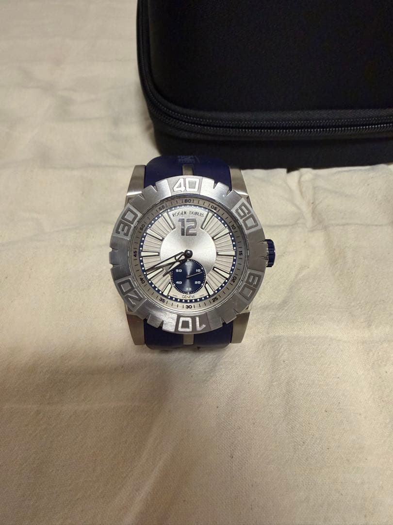 ROGER DUBUIS アナログ腕時計 シルバー/ネイビー