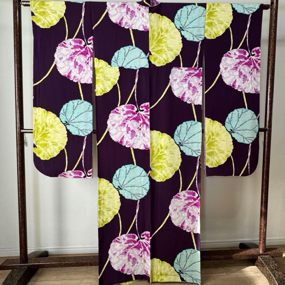 超美品　正絹　現代　振袖　小紋柄　成人式　着物　正絹　167 濃紫　水色　蓮葉