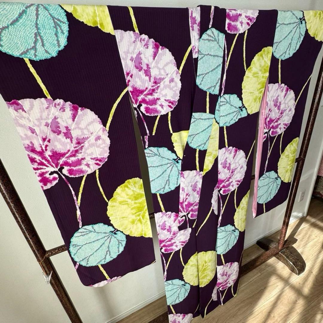 超美品　正絹　現代　振袖　小紋柄　成人式　着物　正絹　167 濃紫　水色　蓮葉