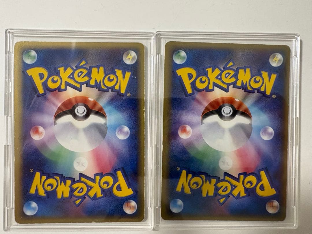 ギフトボックス　ミュウ·ルカリオv ・ピカチュウ☆ (左) ・ミュウex(右)