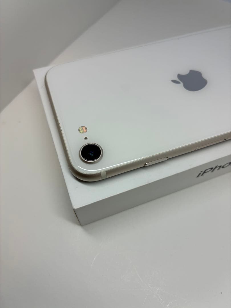 【美品】iPhone SE3 64G スターライト　SIMフリー　新品バッテリ