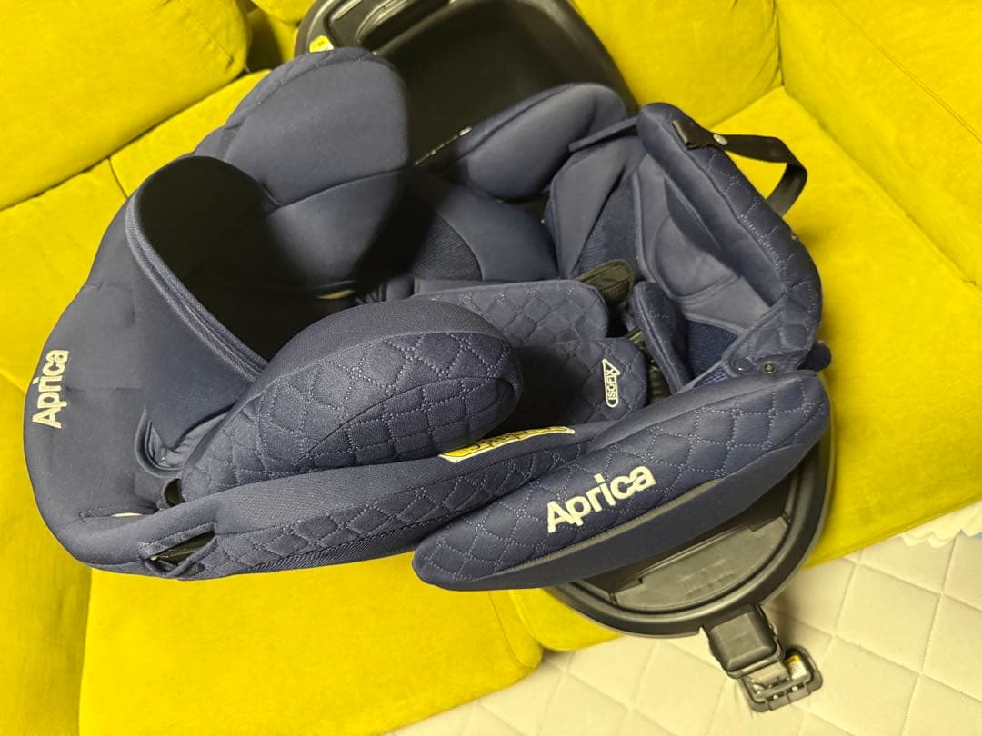 Aprica フラディアグロウプレミアム　ネイビー　チャイルドシート