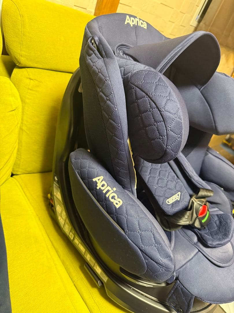 Aprica フラディアグロウプレミアム　ネイビー　チャイルドシート