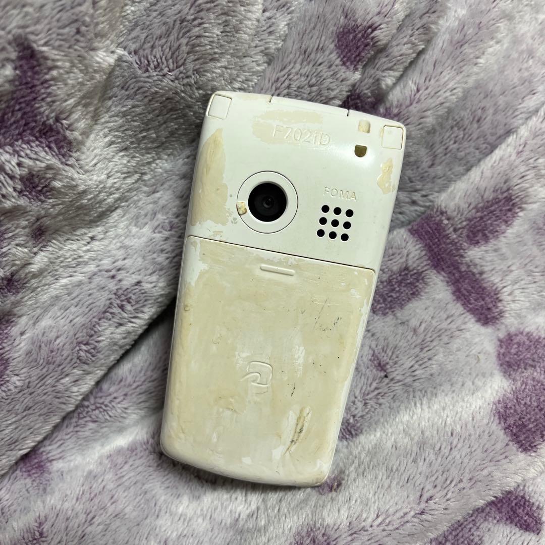 FOMA F702iD 折りたたみ式携帯電話 ホワイト　ガラケー