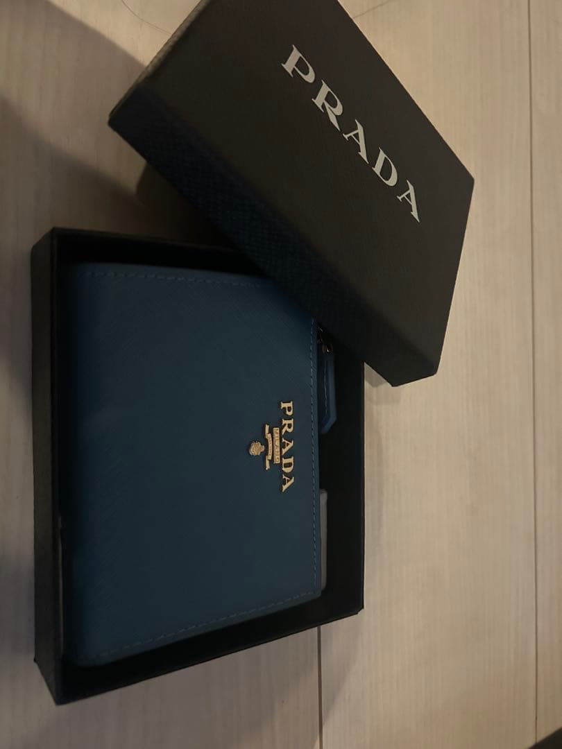 PRADA 二つ折り財布 ブルー