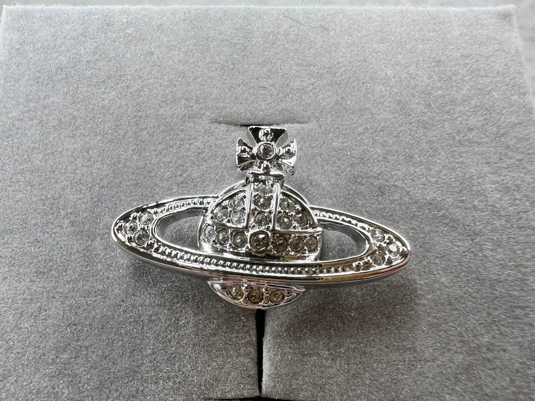 美品　ヴィヴィアンウエストウッド　オーブ　ピンバッチ　ラインストーン